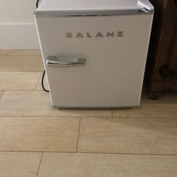 New Mini Fridge Galanz