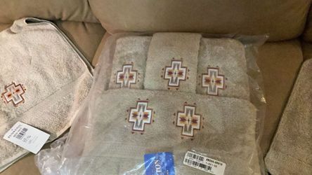 Bath Towel Sets 2 Sets Of 3 Towels Each *NEW - Bath Towel, Hand Towels , Wash Cloths - New - Grand Patrician By Pendleton. Beige With Southwest Symbol