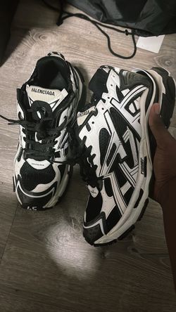 Black and white Balenciaga runner 7.5