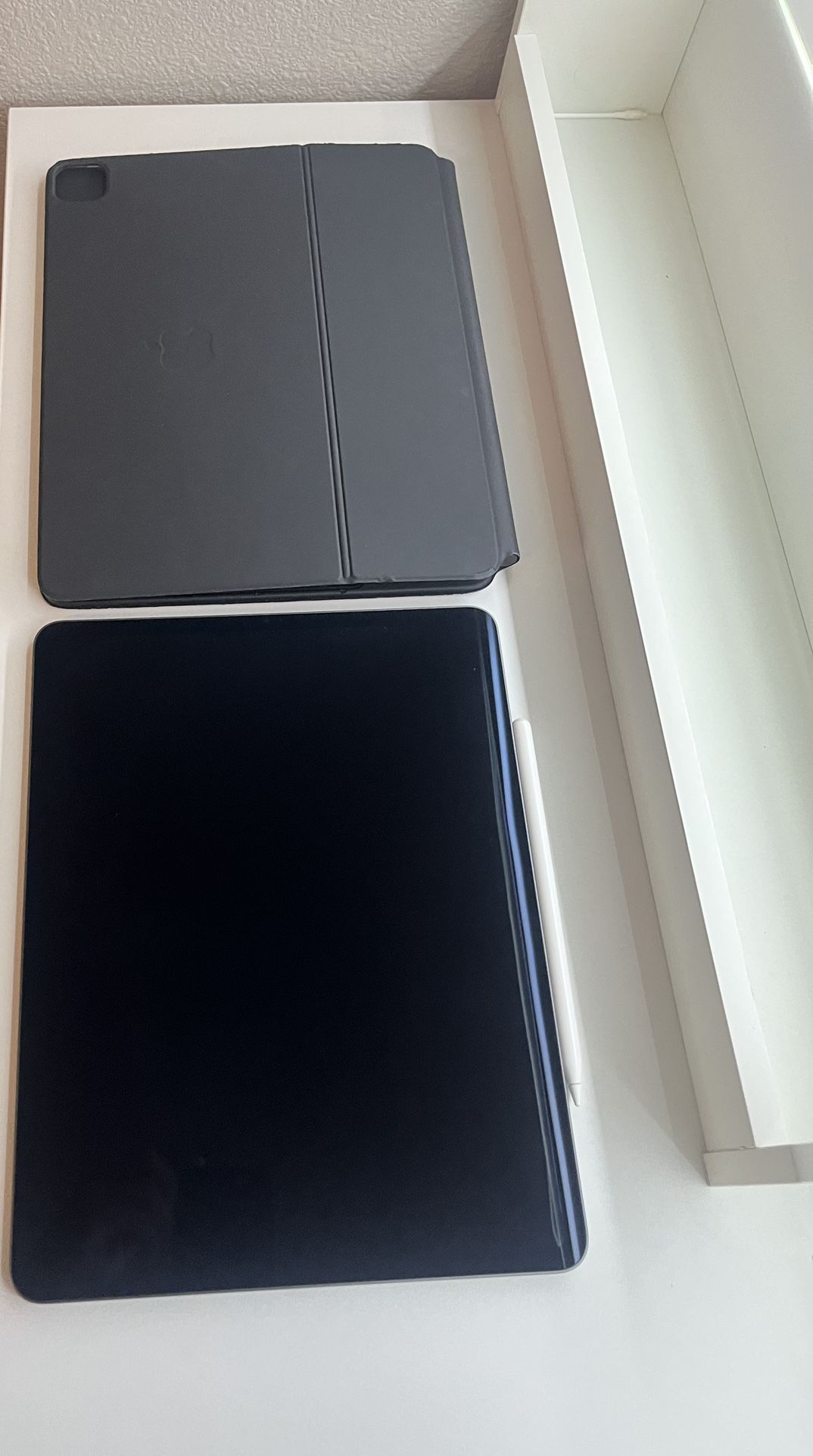 iPad Pro 12.9 W/ Apple Case & Pen