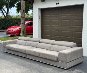 🛋️ Sectional Couch/Sofa - Perazzi - Delivery Available 🚛