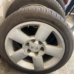 Nissan pickup  wheels 