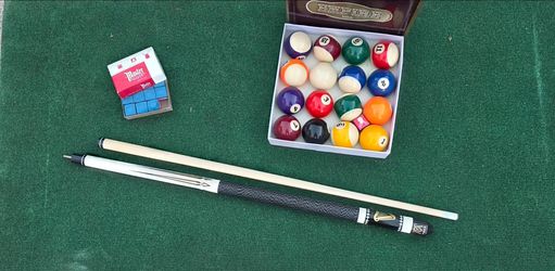 Mint Guinness Pool Cue & Empire USA Ball Set Bundle - Used ONCE
