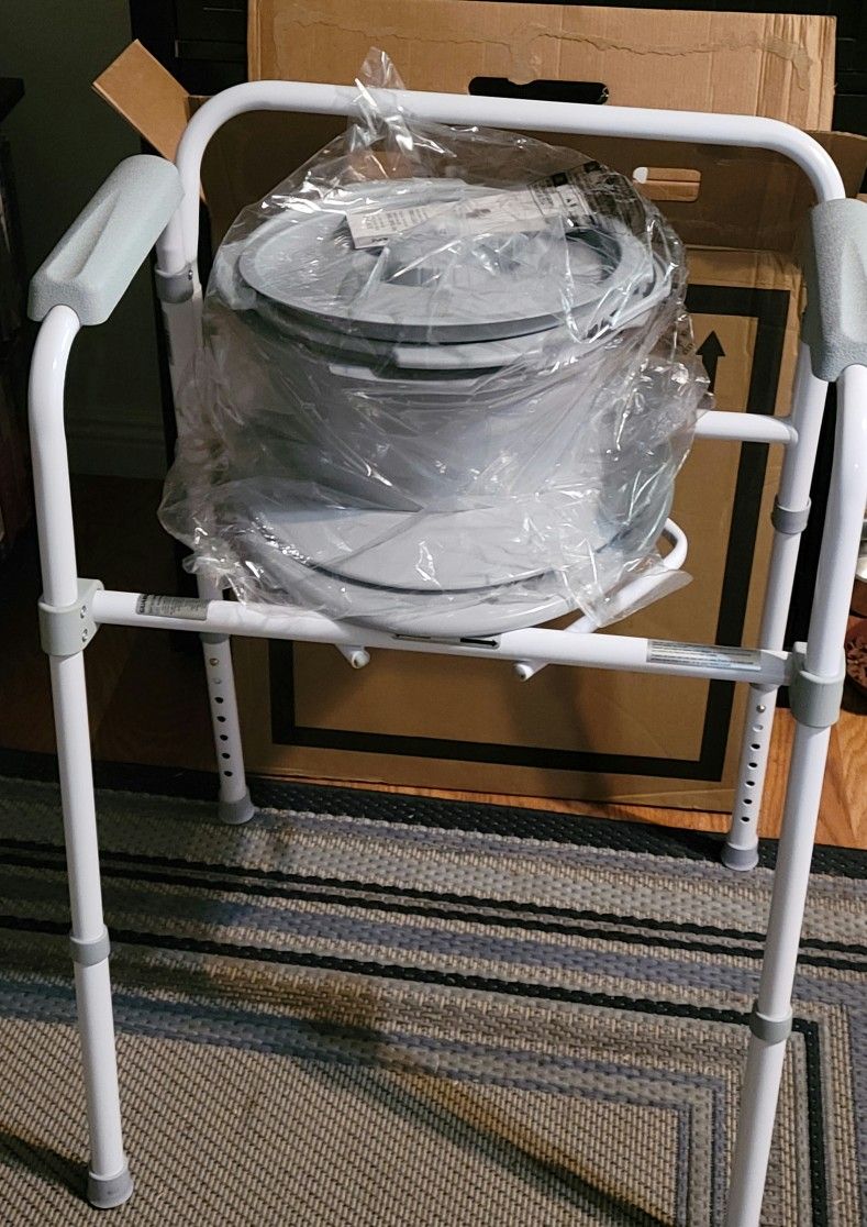 Portable Bedside Toilet/Commode 