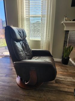 Leather. Dark Brown Reclining Chair 