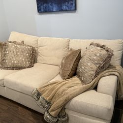 Comfortable couch Havertys 