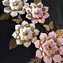Flores de Papel Y Mariposas .