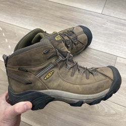 KEEN Targhee Hiking Boots 