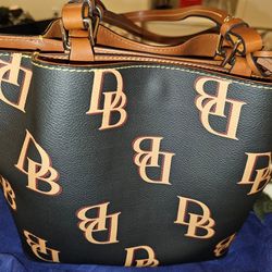 Dooney & Bourke Monogram
Flynn Shoulder Handbag Coated cotton with brown leather trim
Oversized