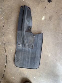 Mug Guard For Toyota Tacoma 2001-2004 - Driver’s Side