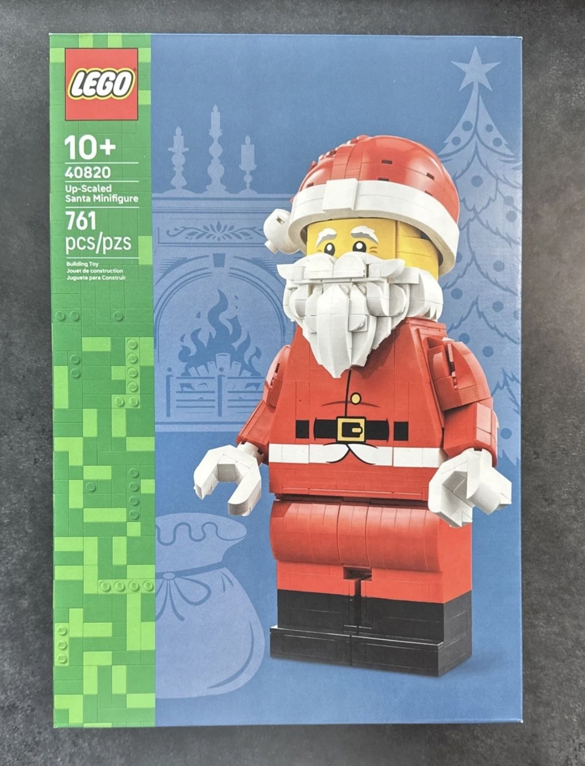 LEGO Up-Scaled Santa Minifigure (40820)