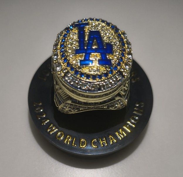 Dodgers World Series Ring & Stand (READ ENTIRE DESCRIPTION BEFORE MESSAGING ME!!)