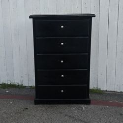 Dresser 
