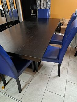 Kitchen/Dining Table 