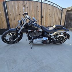 Harley  Breakout 2014