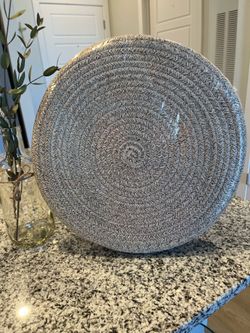 Round Placemats Set of 6 with Holder (Chandler)