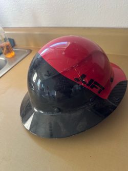 MSA V-Gard Full Brim Hard Hat – Red/Black