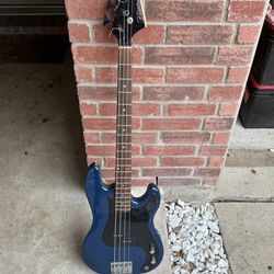 Silvertone SSLB 11 Bass Guitar 