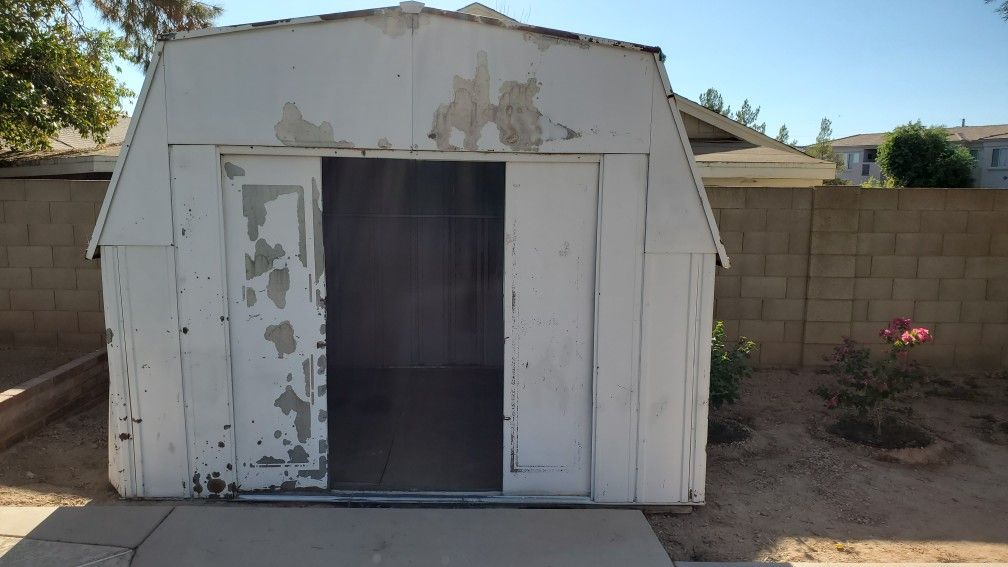 Free Shed (PENDING PICK UP)