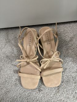 Women’s Suede nude strappy bow heels 9.5
