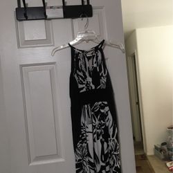 Black And White Flowy Dress XS $3