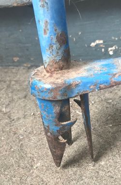 Solid metal digging tool