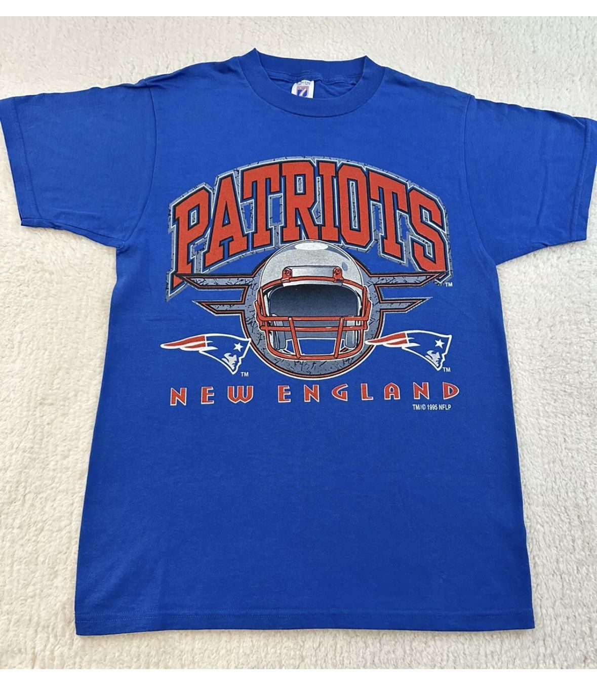 Vintage 90s New England Patriots NFL 1995 Blue Logo 7 T Shirt Adult Size Medium. New without tags .