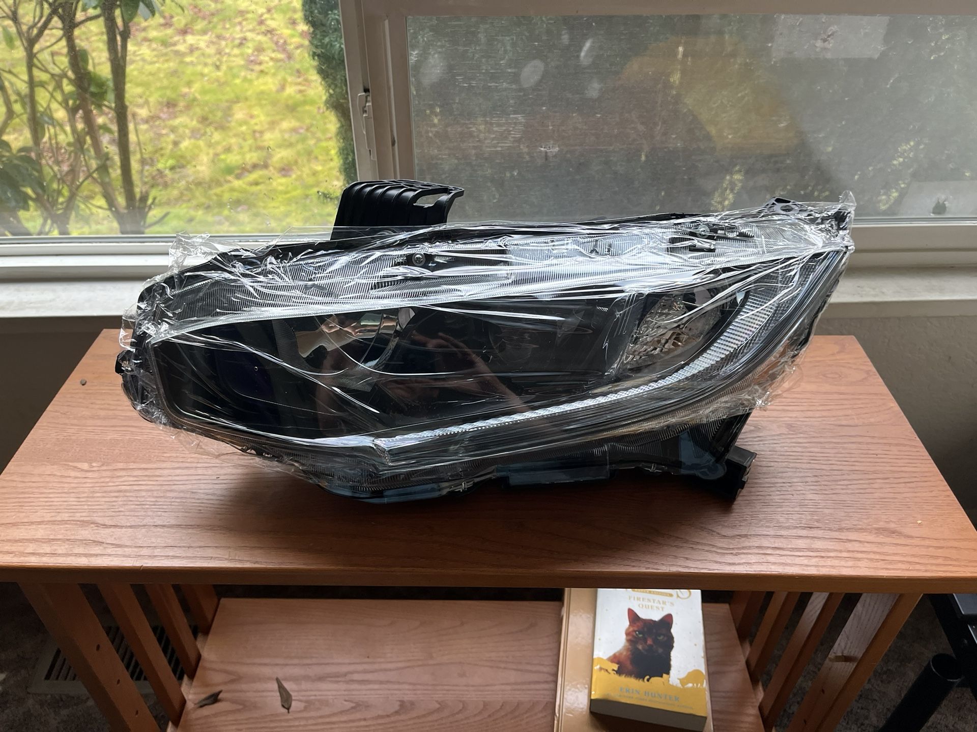 2017 Honda Civic right headlight assembly