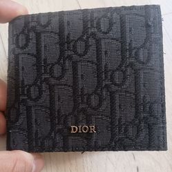 Bifold Wallet
Black Dior Oblique Jacquard