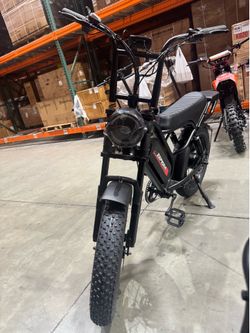 Long-seat electric bicycle