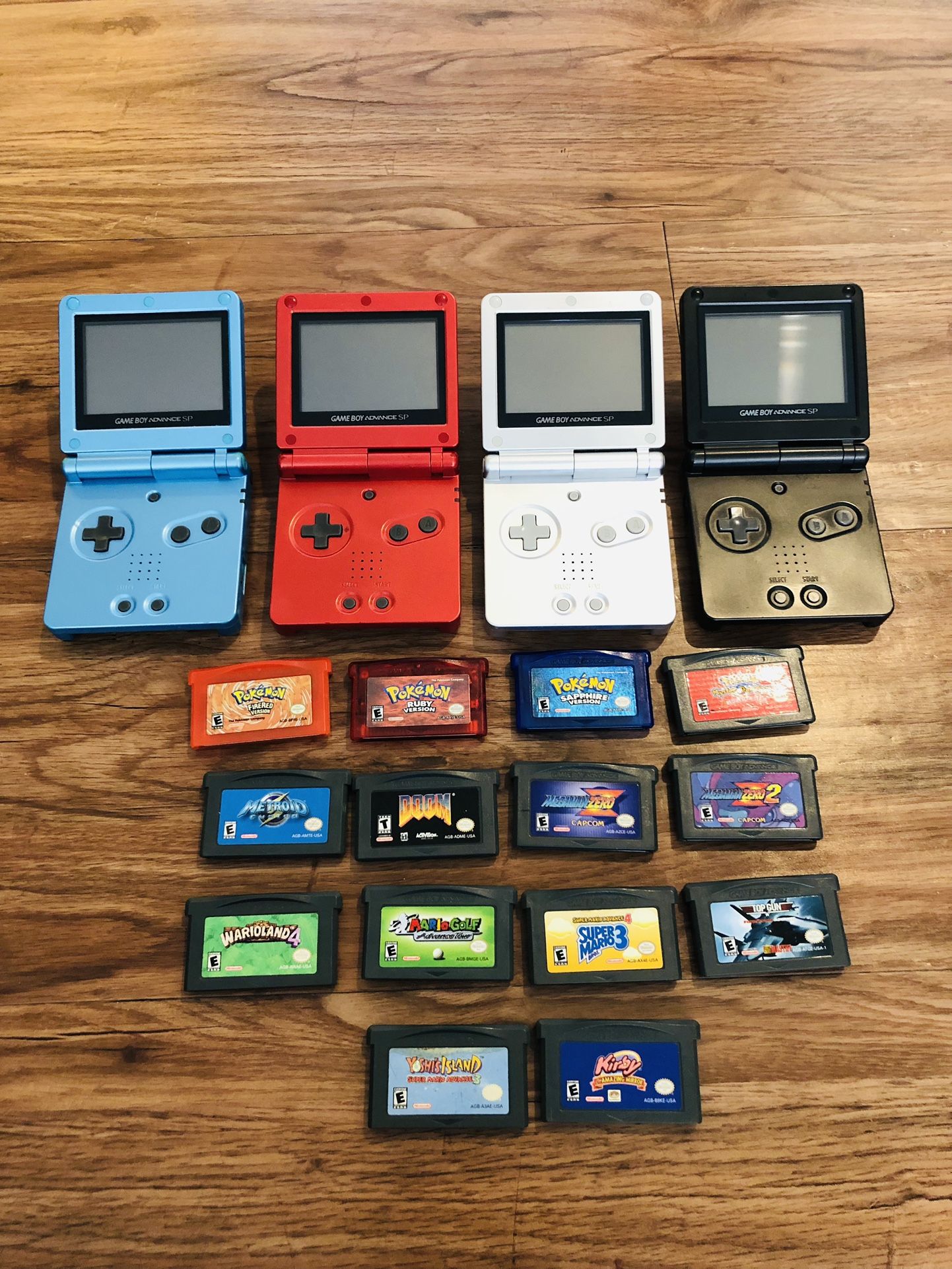 Gameboy Advance SP consoles and games cartridges Pokémon, Mario Etch…