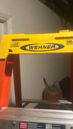 Werner 300 lb Fiberglass Step Ladder