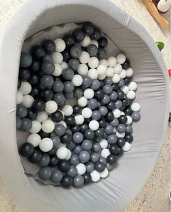 Ball pit and pit balls