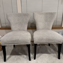 Accent Chairs 