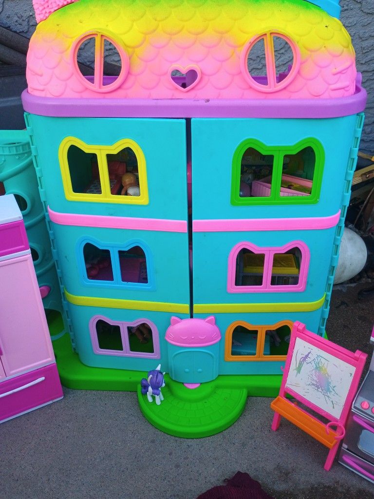 Toddler Girls Colorful Cat House With Furniture And Dolls