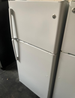 White Top Freezer Fridge – clean, glass shelves