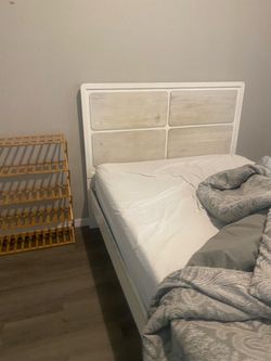 Size] White Storage Bed Frame with mattress