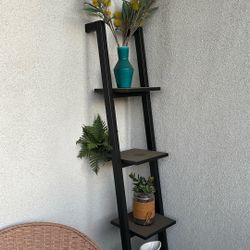 Bookshelf Style Stand