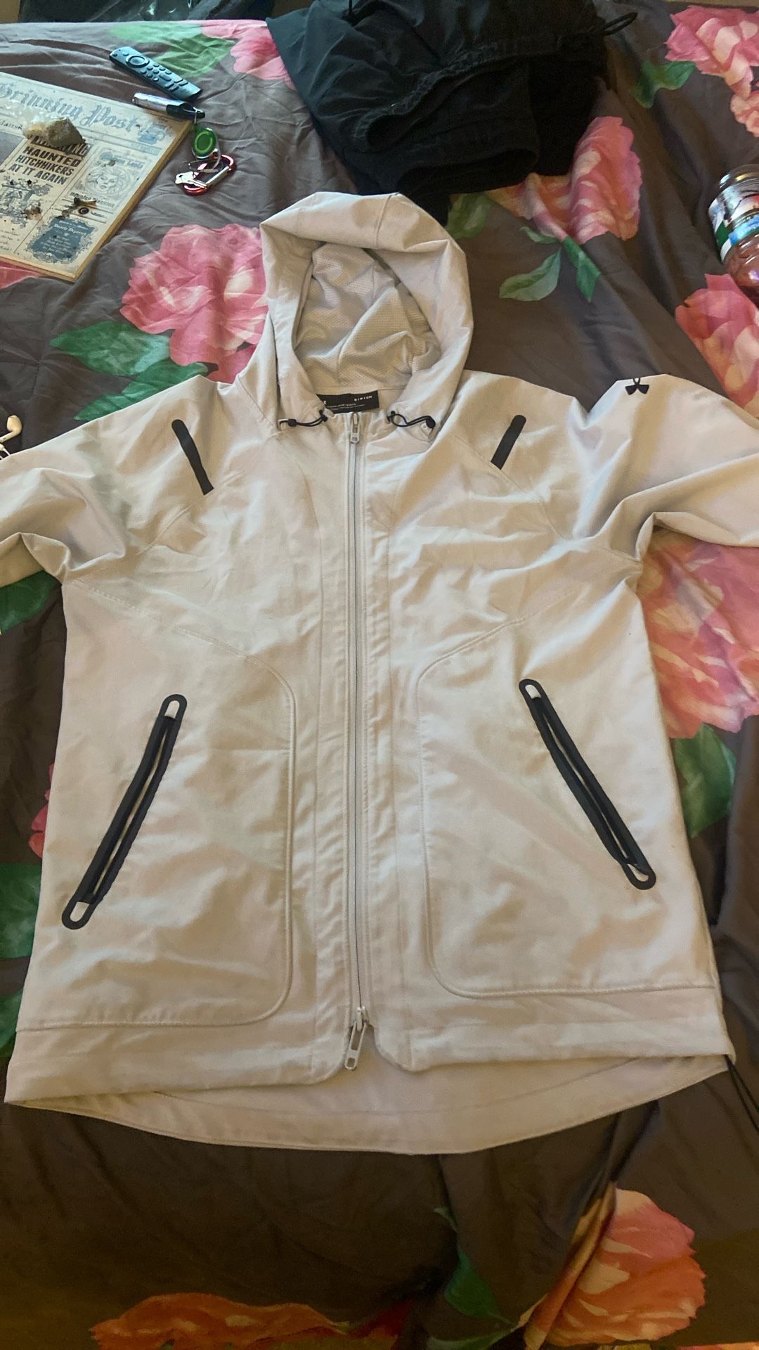 White Ua Jacket (Small) Men 55$