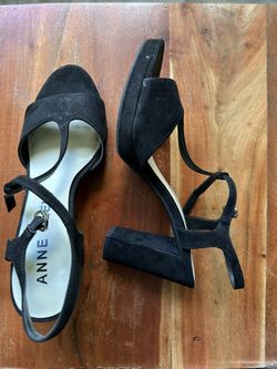 Woman’s Shoes Black Size 8