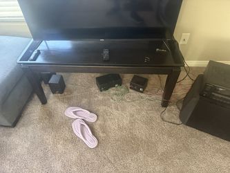 ONN ROKU TV WITH STAND &Sound system