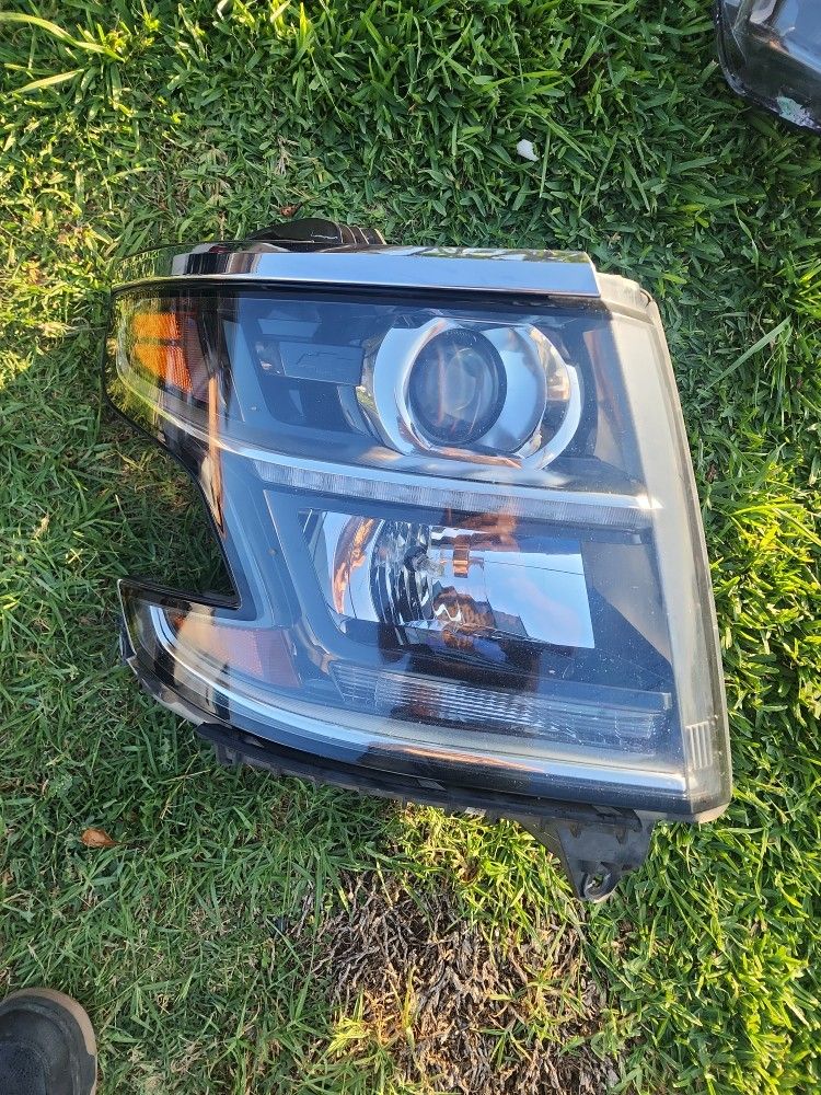 2018 Suburban Headlight Halogen Type