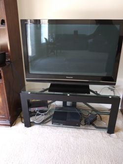 38" Panasonic plasma tv comes with glass/metal frame stand