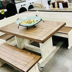 BreakFirst Knook Dining Table Set