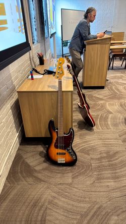 Sunburst Jazz-Style Electric Bass Guitar