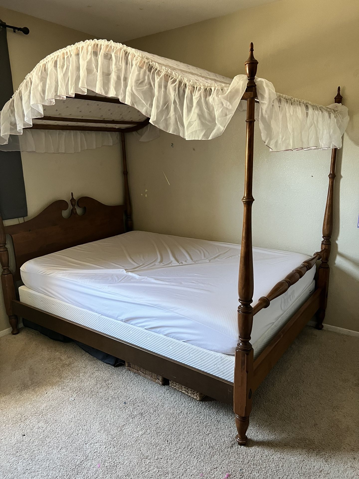 Vintage 1970’s Ethan Allen Canopy Bed