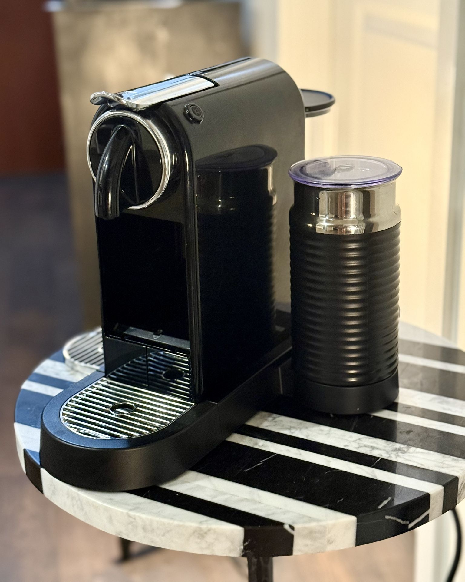 MAKE AN OFFER MOVING SALE   Nespresso CitiZ&Milk Limousine Black $100/OBO