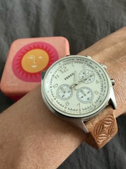 Women’s Fossil Watch with Adjustable Strap and Collectable Tin