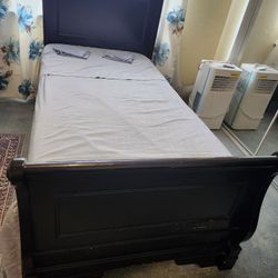 Twin Size Bed Set With Memory Foam Mattress.good Condtion