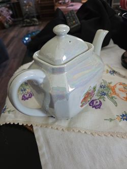Vtg Lusterware Teapot with Fruit Basket Design.